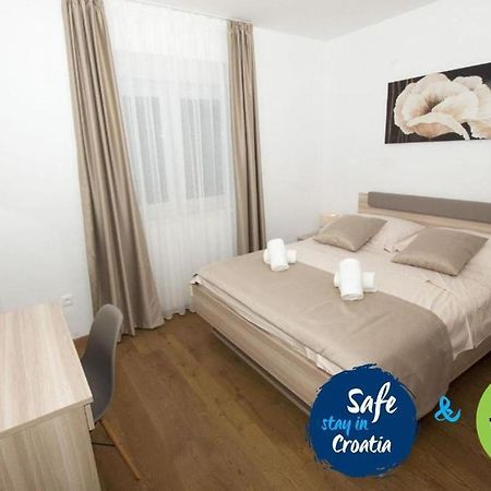 Lct Apartment Laura Omiš Eksteriør billede