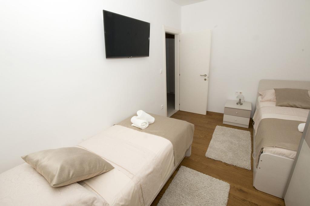 Lct Apartment Laura Omiš Eksteriør billede