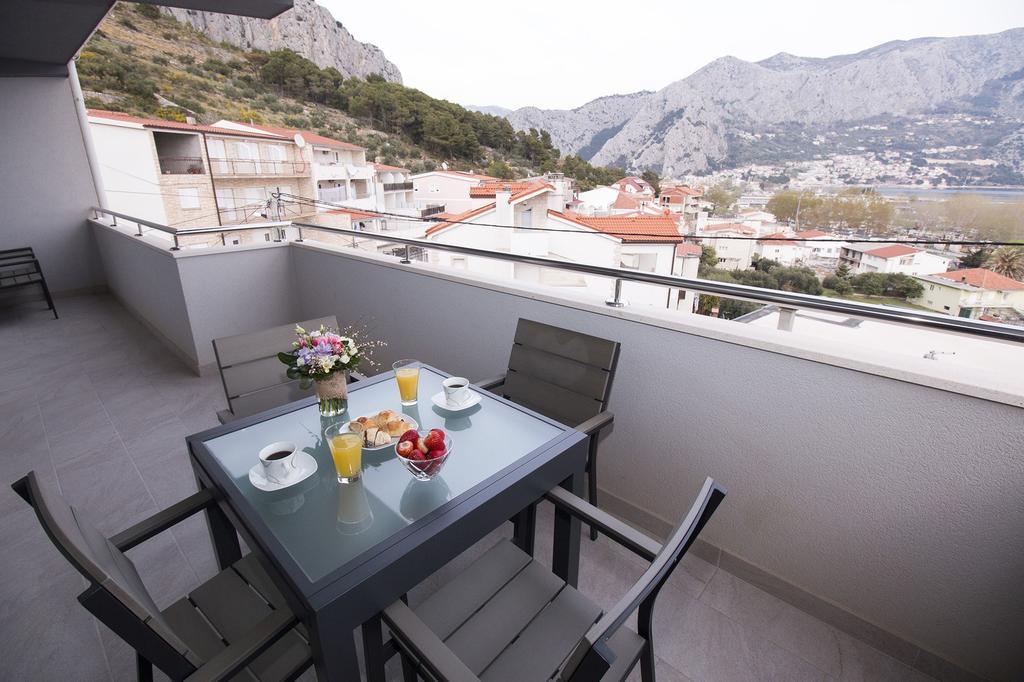 Lct Apartment Laura Omiš Eksteriør billede
