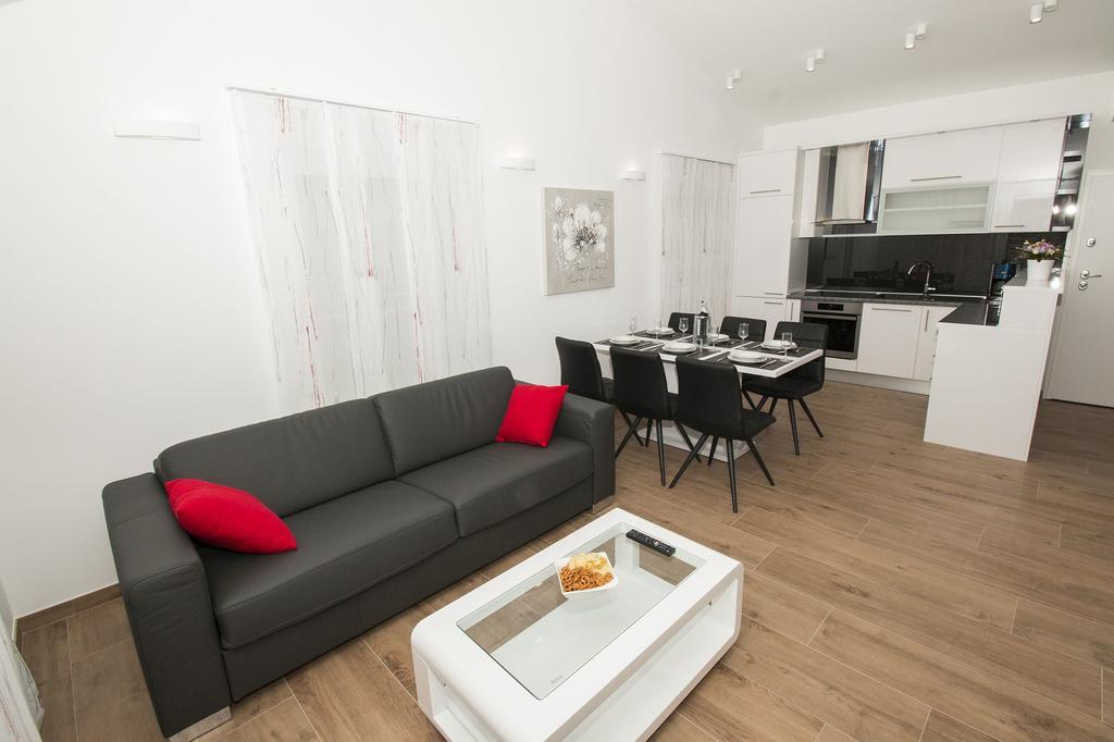 Lct Apartment Laura Omiš Eksteriør billede
