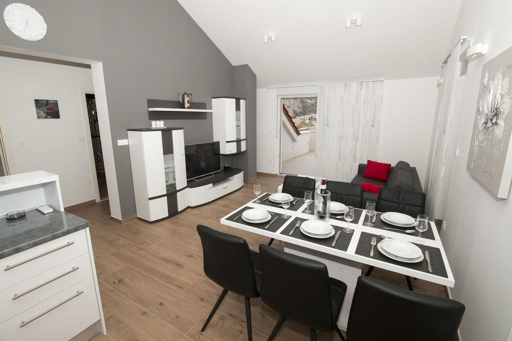 Lct Apartment Laura Omiš Eksteriør billede