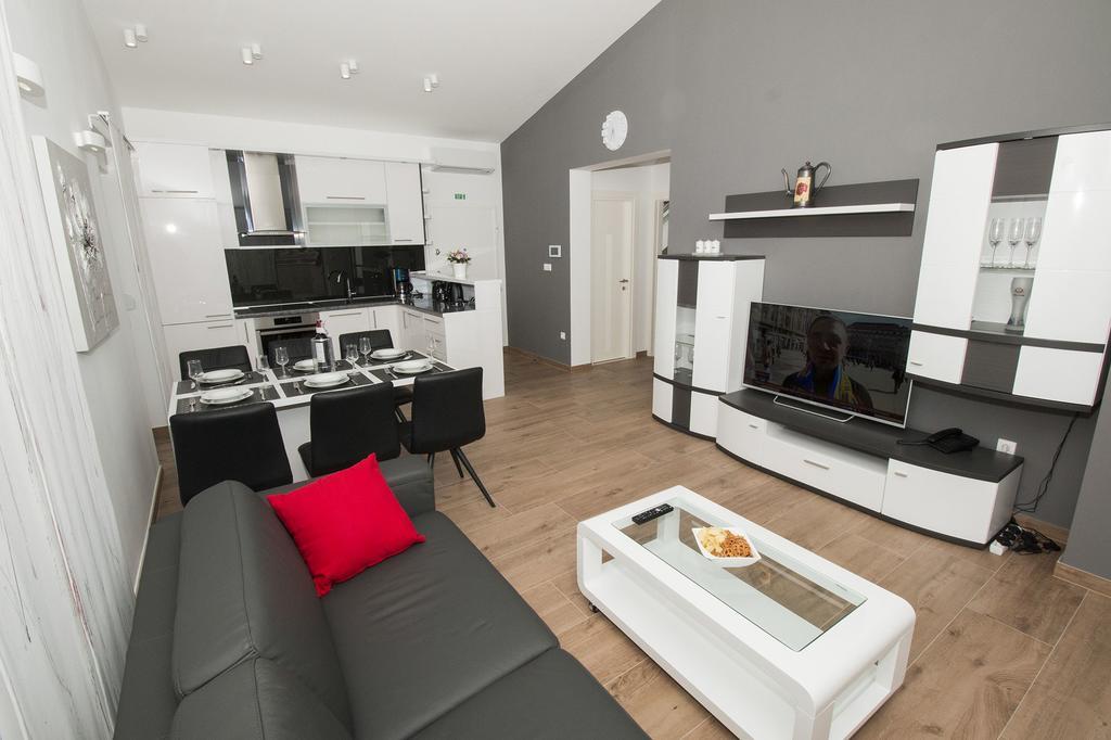 Lct Apartment Laura Omiš Eksteriør billede