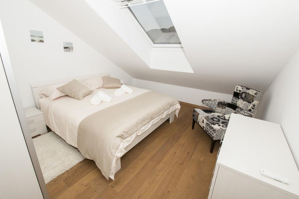 Lct Apartment Laura Omiš Eksteriør billede